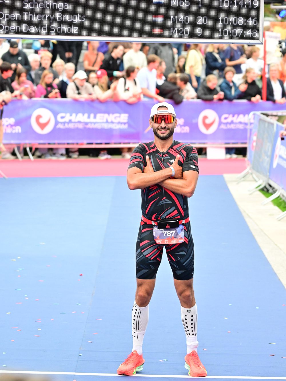 Alwin bij de finish van Challenge Almere-Amsterdam, eindtijd 10:09:19