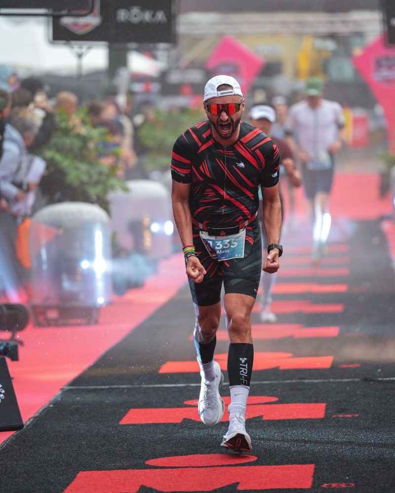 Alwin op de finishloper van Ironman Hamburg