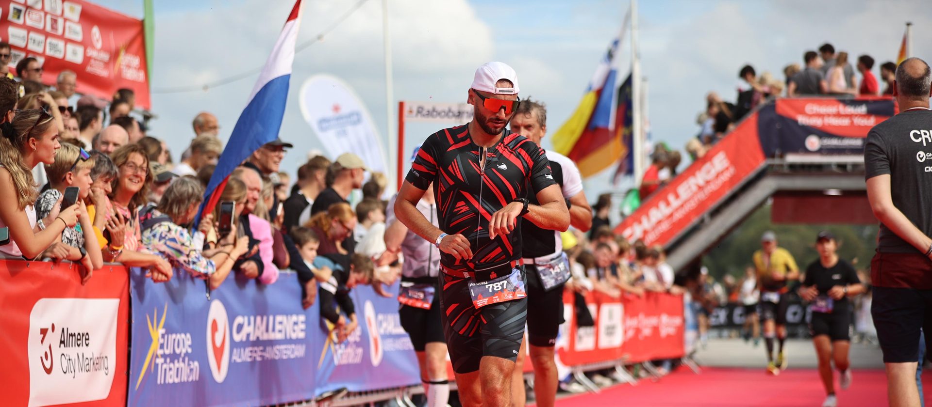 Alwin op de rode loper van Challenge Almere-Amsterdam